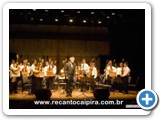 Maestro Cl�udio Weizmann agradece os aplausos do p�blico