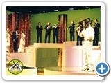 Joel Marques cantando com Orquestra
